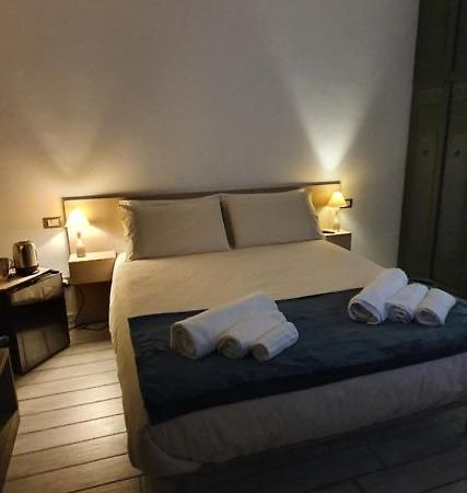 Piazza Martiri Rooms Cagliari Ngoại thất bức ảnh