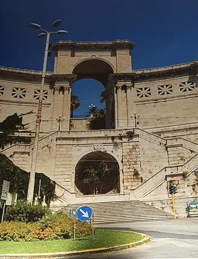 Piazza Martiri Rooms Cagliari Ngoại thất bức ảnh